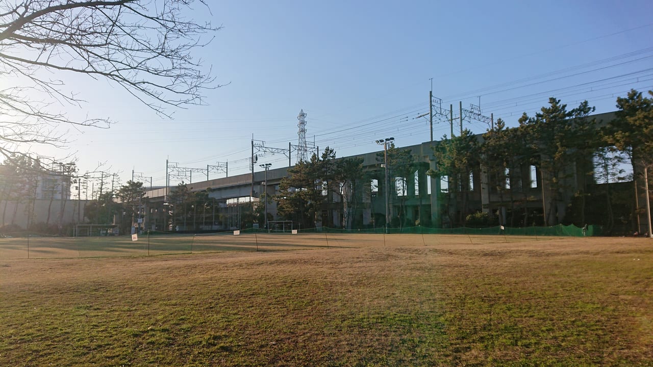 原木公園運動広場の付近の列車