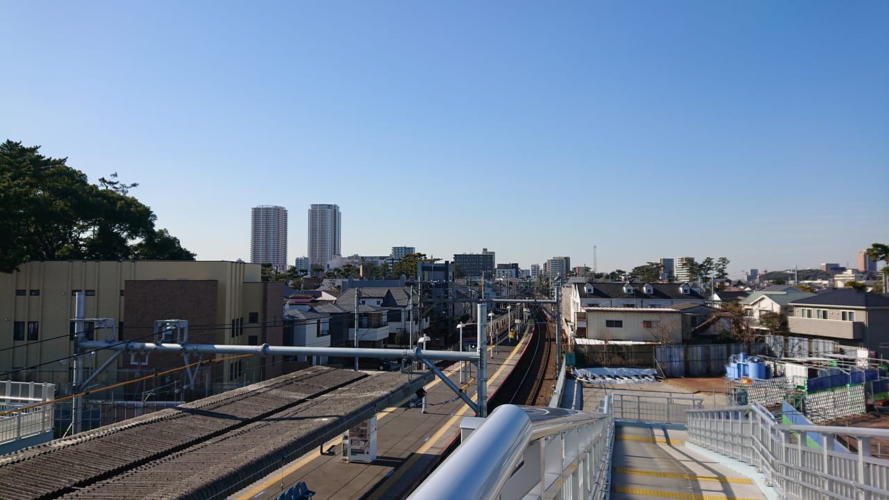 京成本線菅野駅の歩道橋からみた景色