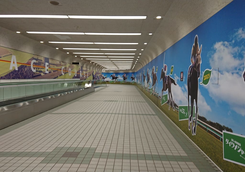 中山競馬場の通路