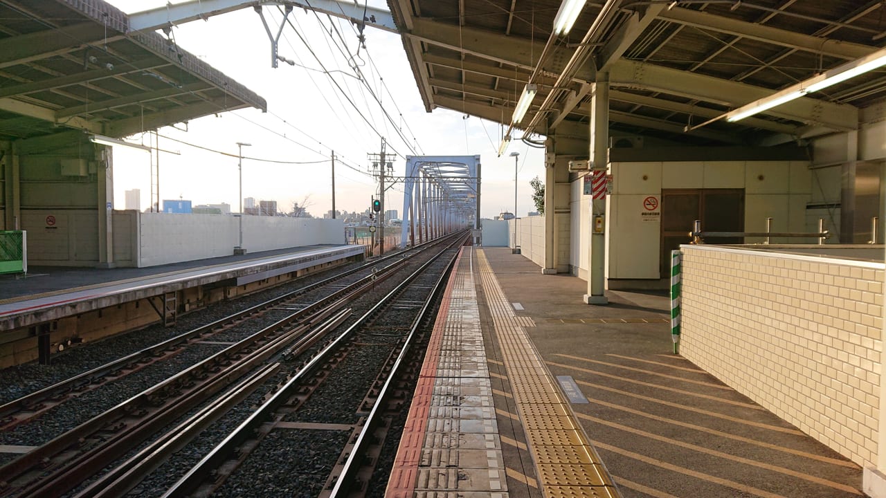 京成本線国府台駅のホーム
