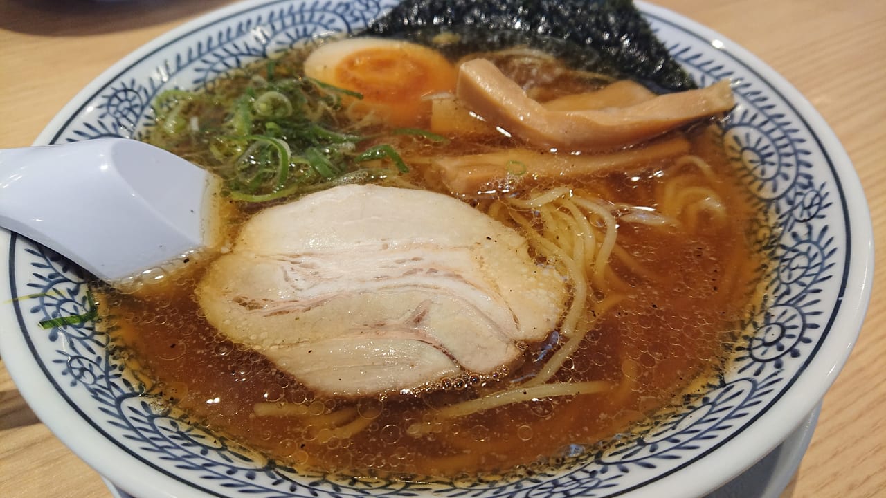 丸源ラーメン市川大野店の醤油ラーメン