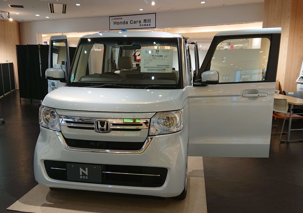 ホンダカーズ市川鬼高店ではNBOX展示中