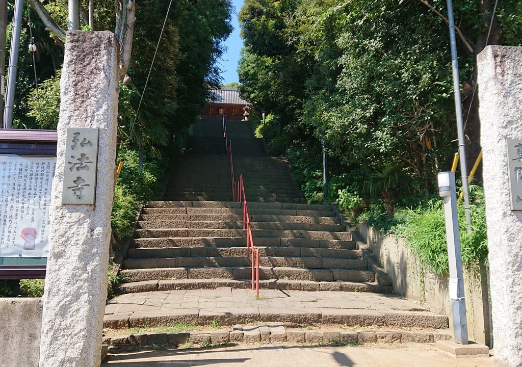 真間山弘法寺の入口