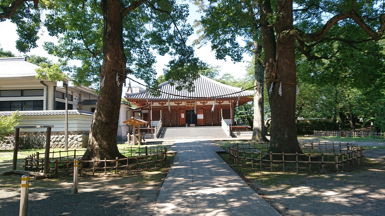真間山弘法寺の祖師堂を見る