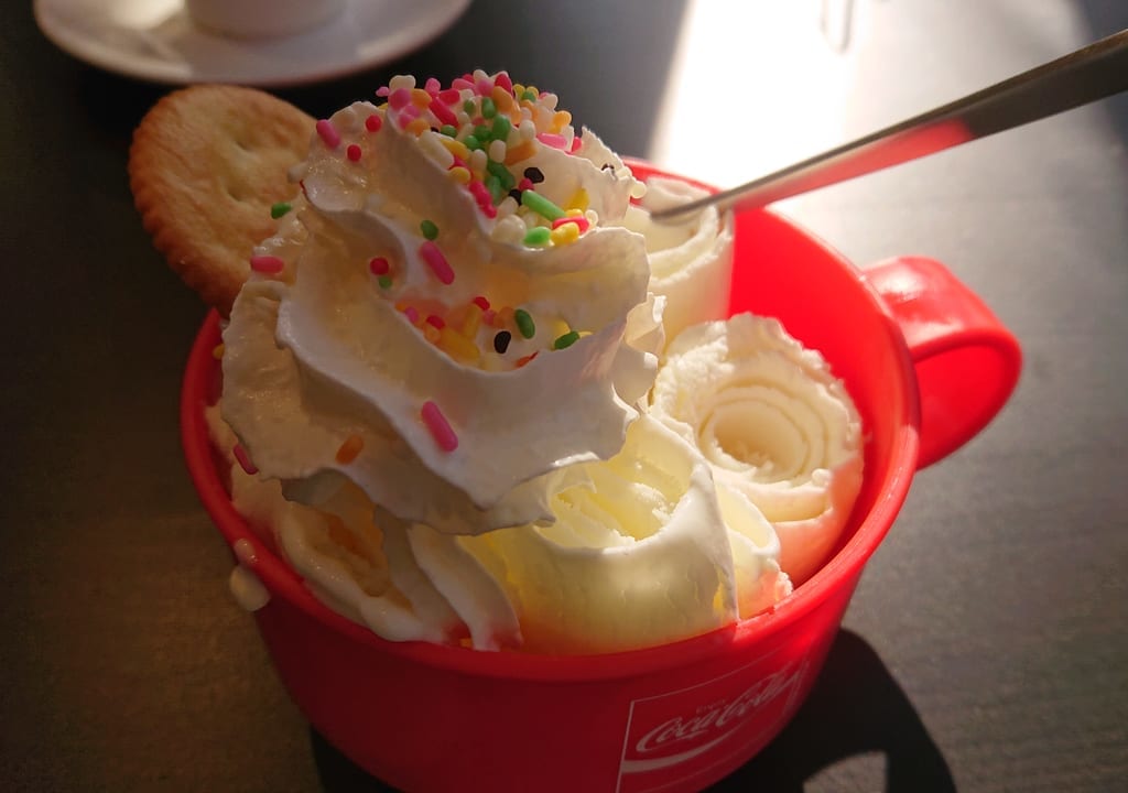 カフェbeeeのロールアイス
