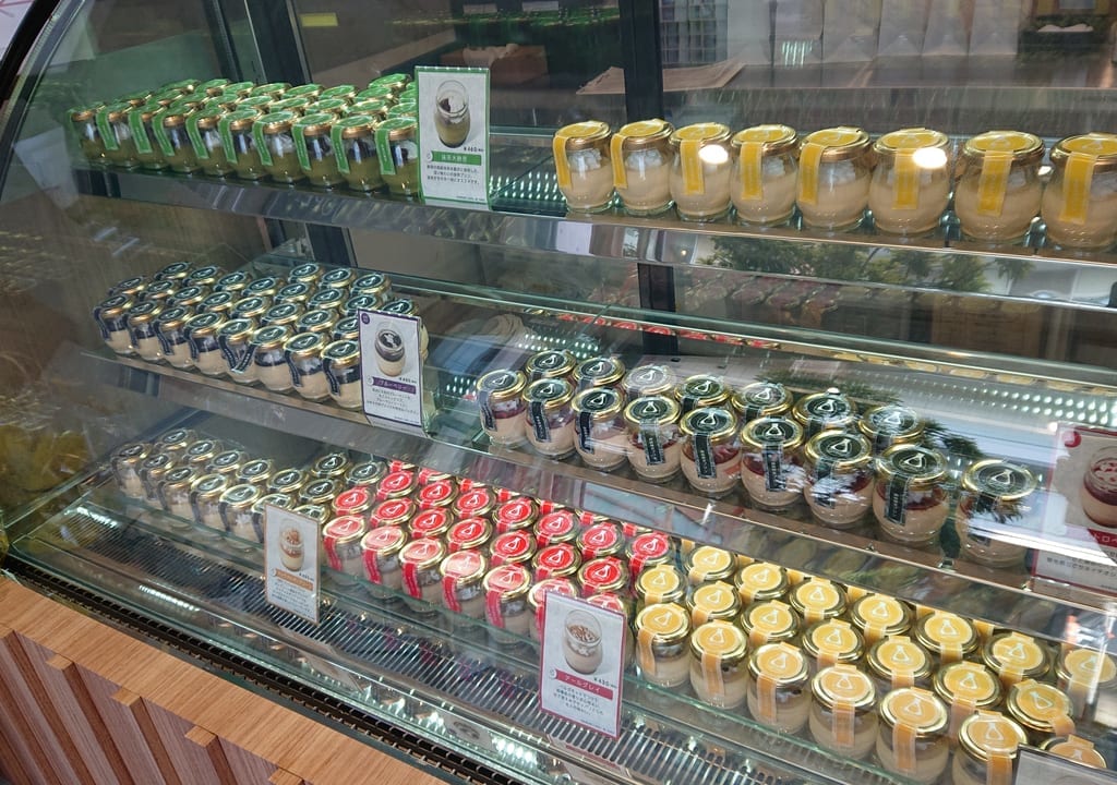 こんだてやプリン研究部の店内