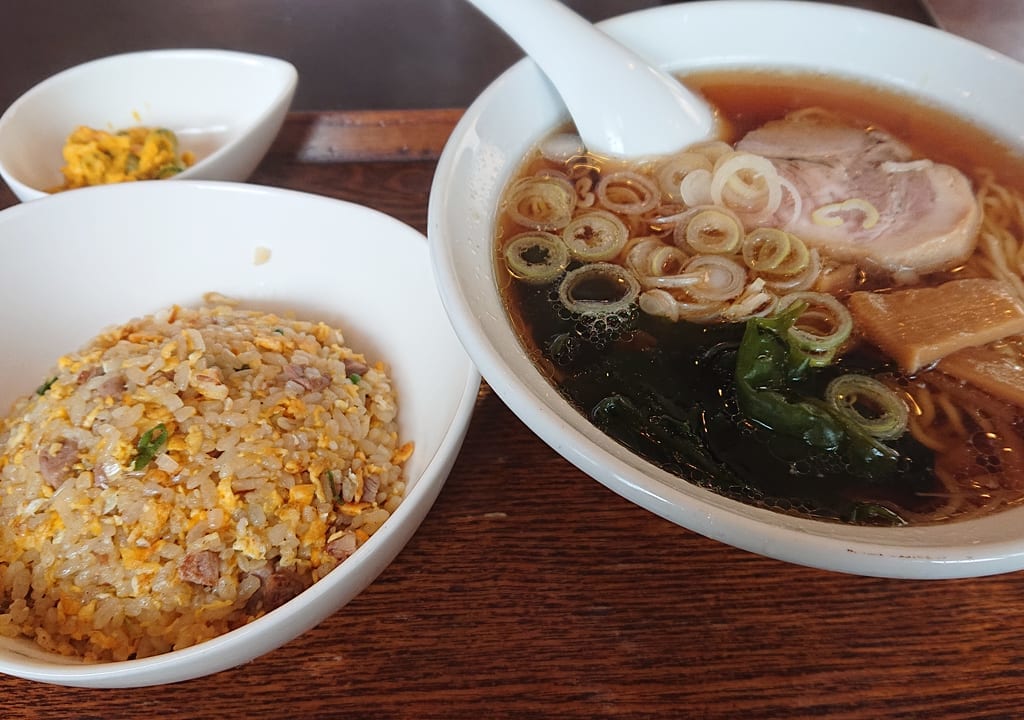 中華料理瀧TAKIの半チャーハンとラーメンセット