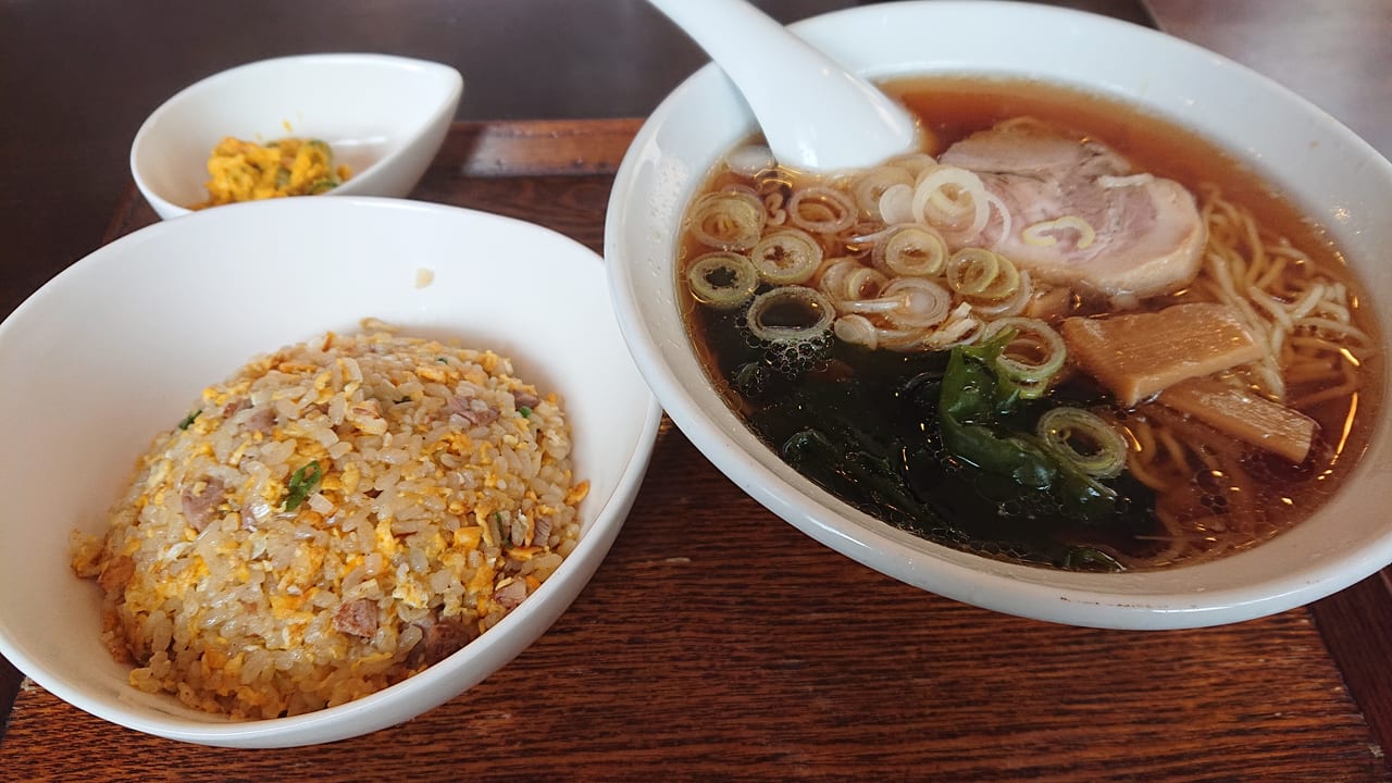 中華料理瀧TAKIの半チャーハンとラーメンセット