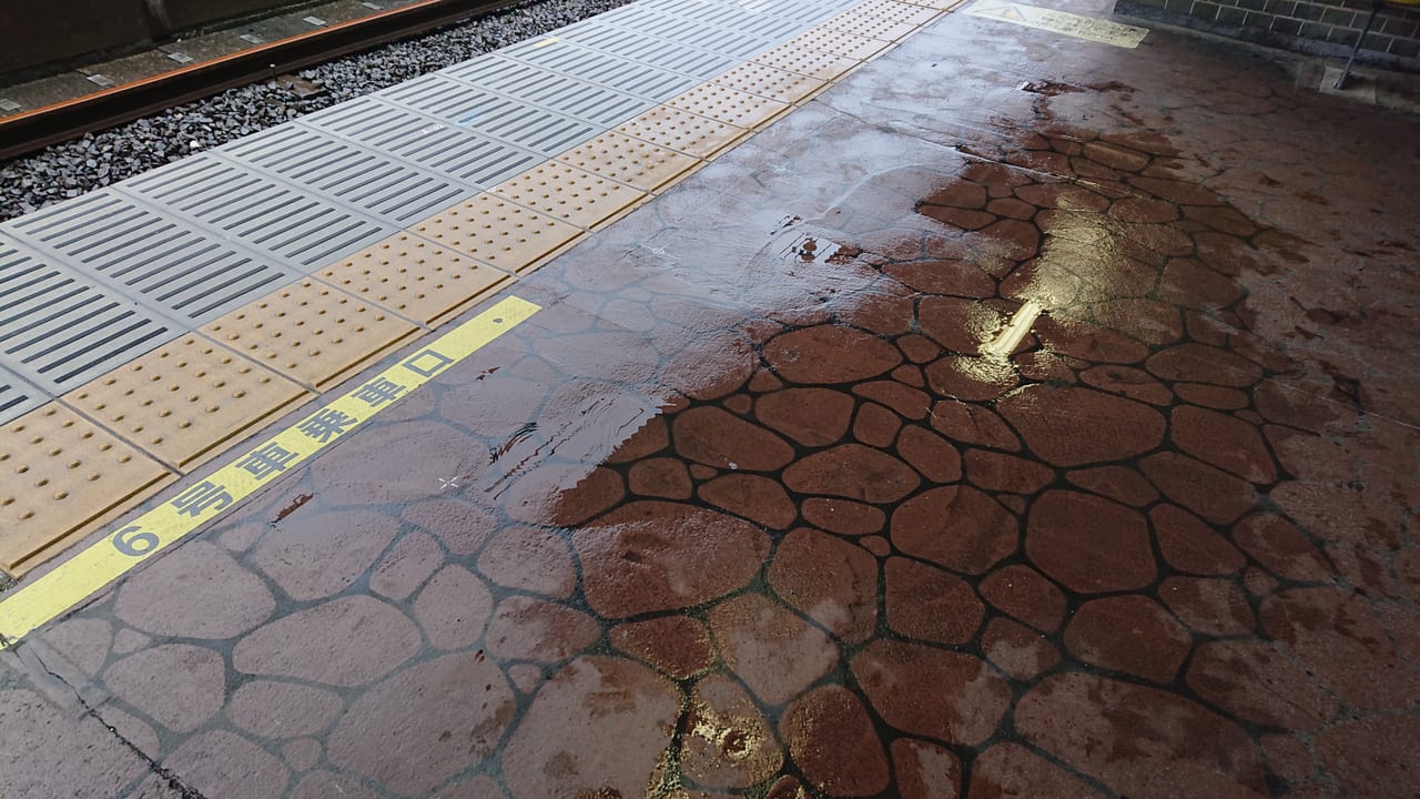 本八幡駅ホームの雨漏り