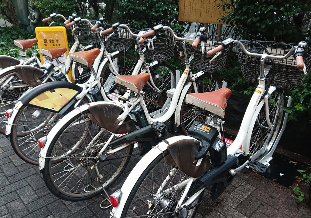 市本の横にあるシェアサイクル