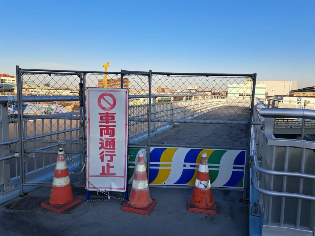 東京外環道京葉ジャンクションＢランプ付近の歩道橋は工事中