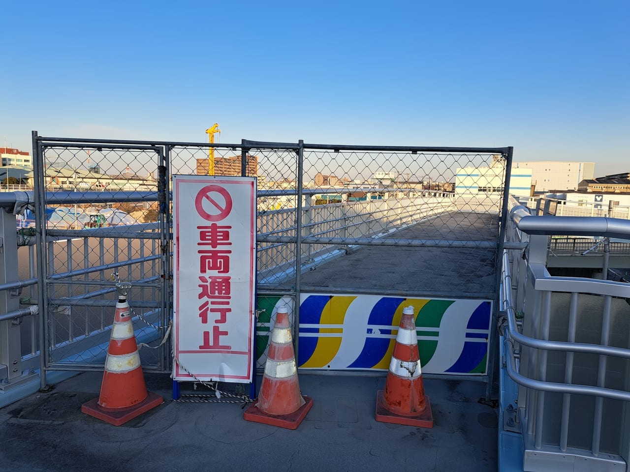 東京外環道京葉ジャンクションＢランプ付近の歩道橋は工事中
