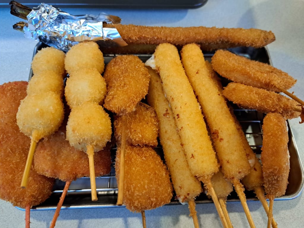 串カツ田中本八幡店の串揚げ