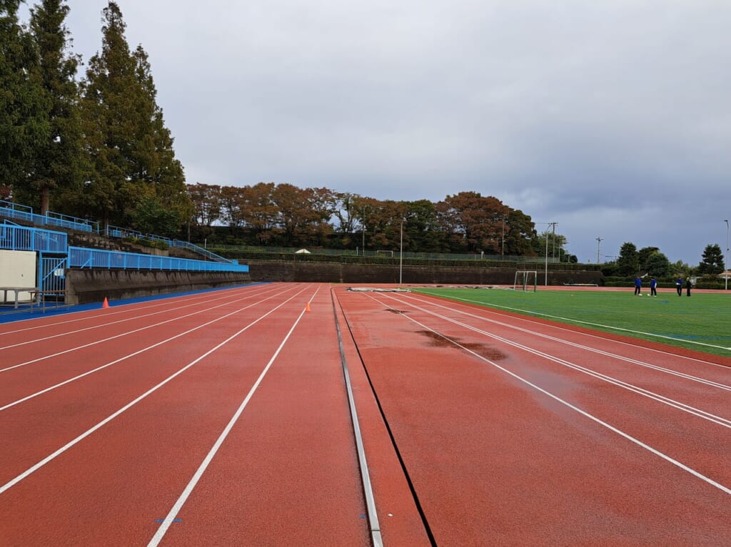 市川市スポーツセンターの陸上競技場