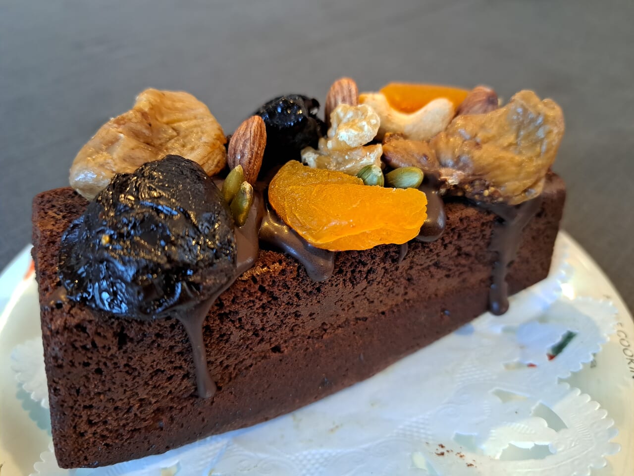 レパティスリードユミのチョコレートケーキ