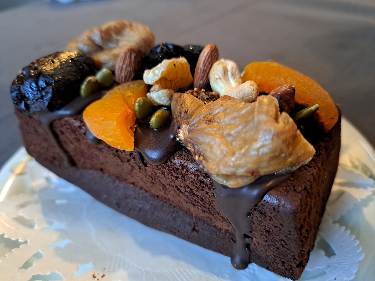 レパティスリードユミのチョコレートケーキ