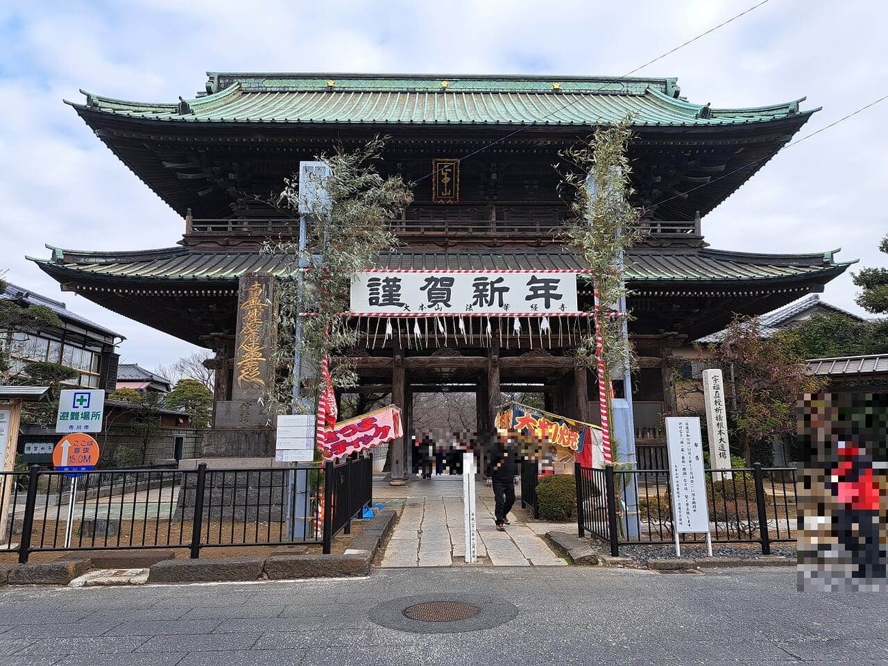 法華経寺の初詣の赤門