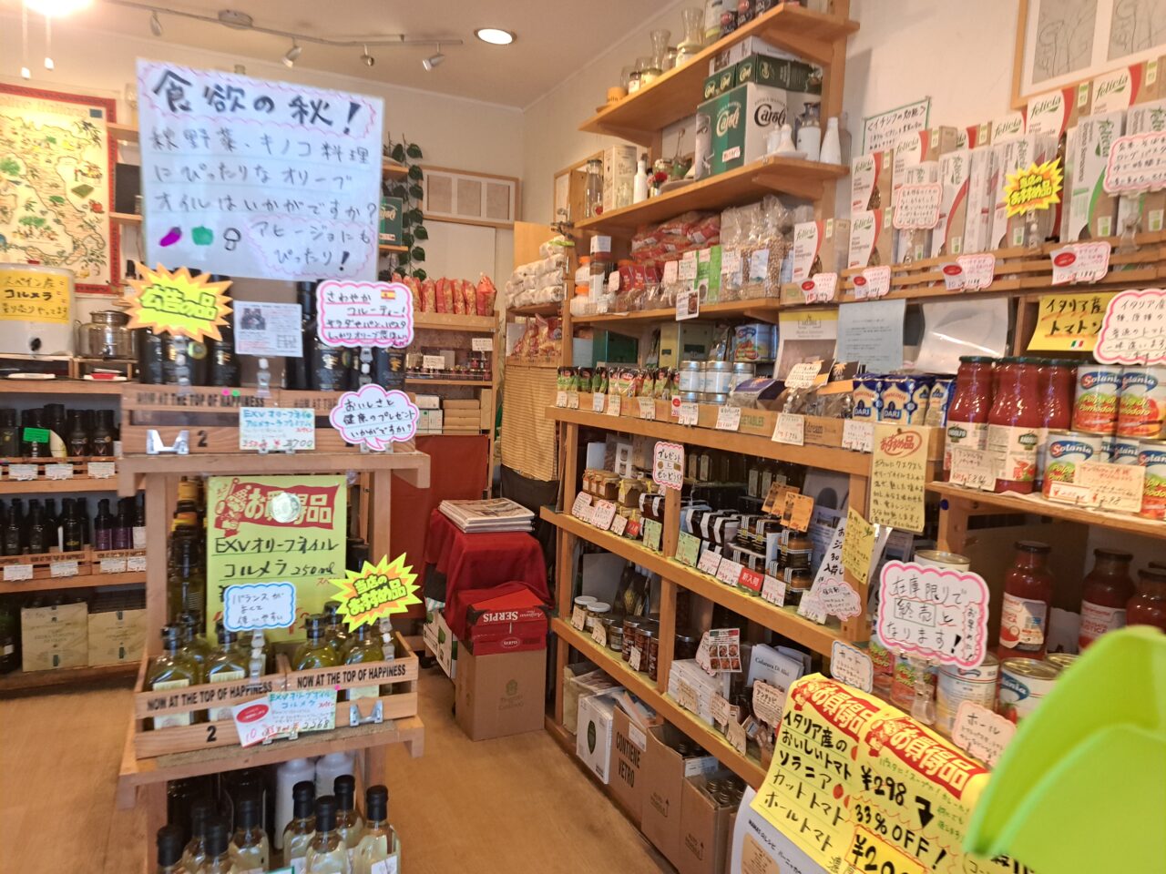 mamastableの店内はオリーブオイルが一杯