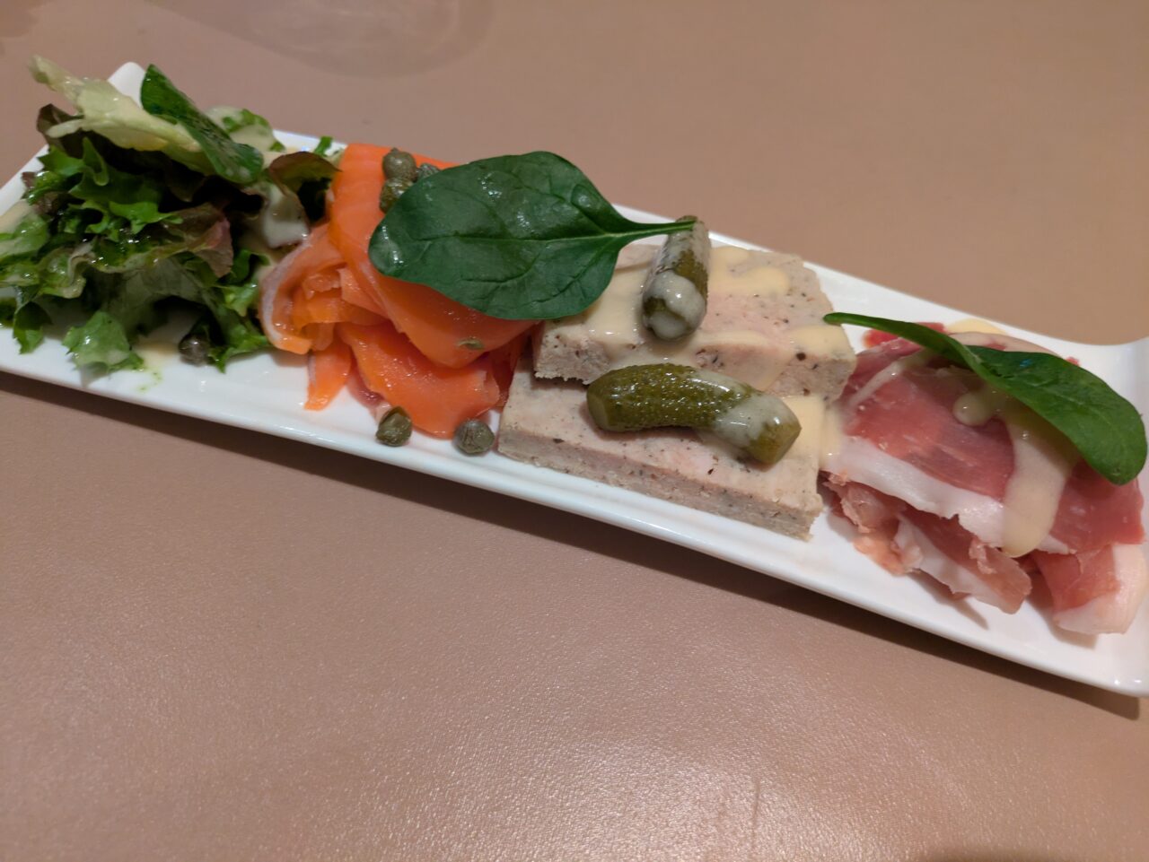 柿の樹の前菜盛り合わせ