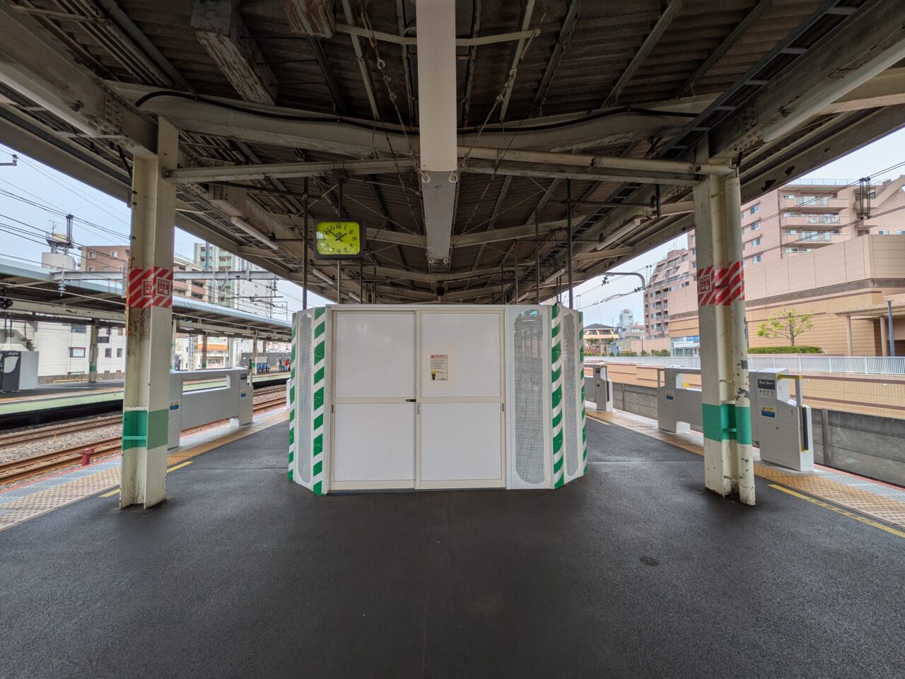 総武線各駅停車市川駅