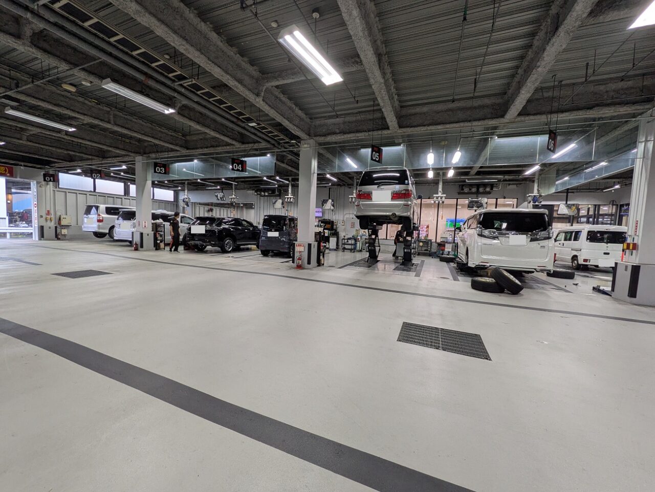 スーパーオートバックス市川のピット