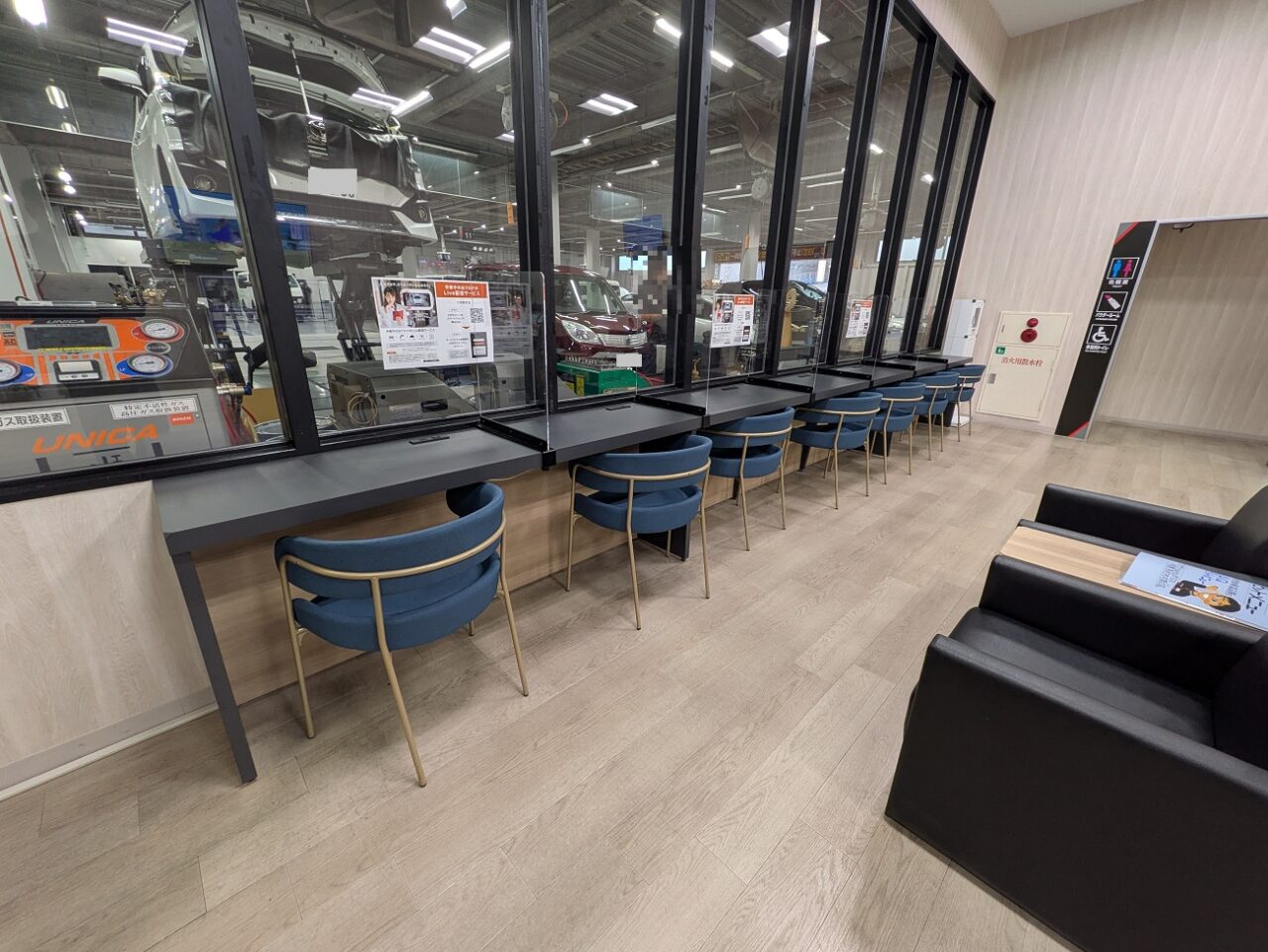 スーパーオートバックス市川のラウンジ