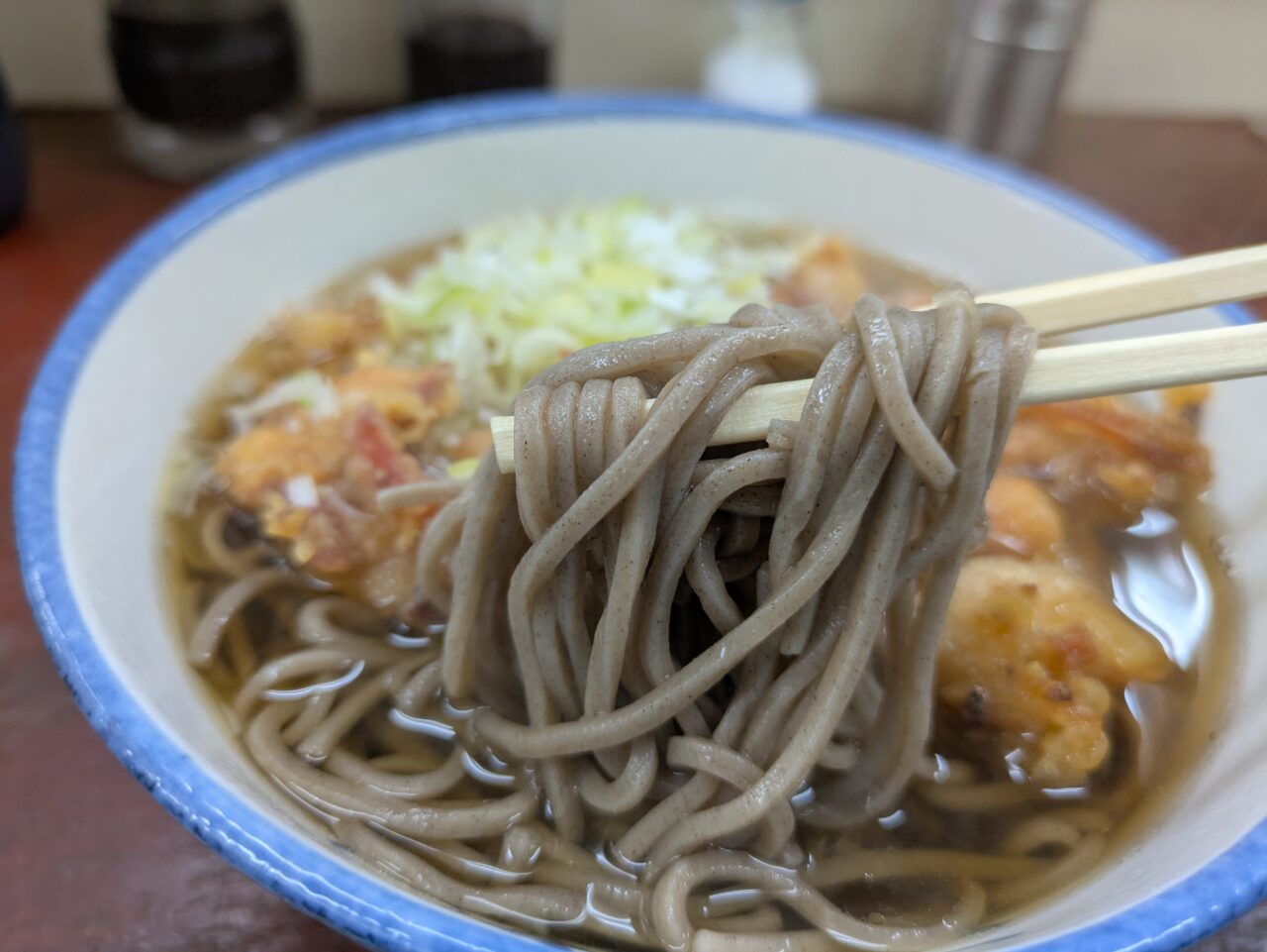 鈴家のげそ天そばは大人気