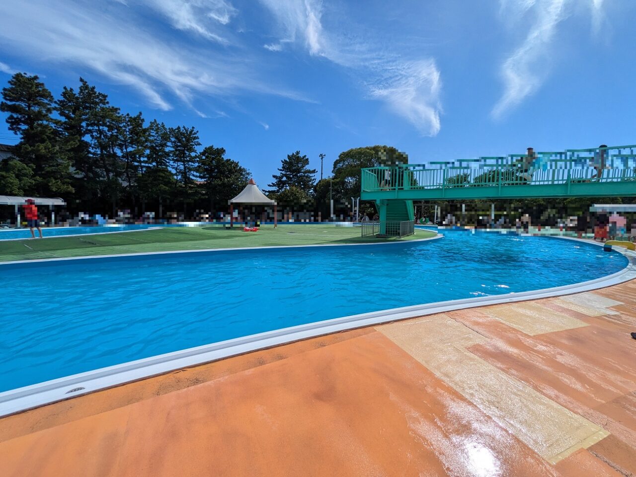 市川市民プールの流れるプール