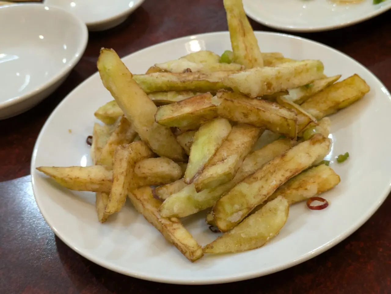 独一処餃子行徳店の揚げ茄子の塩コショウ炒め