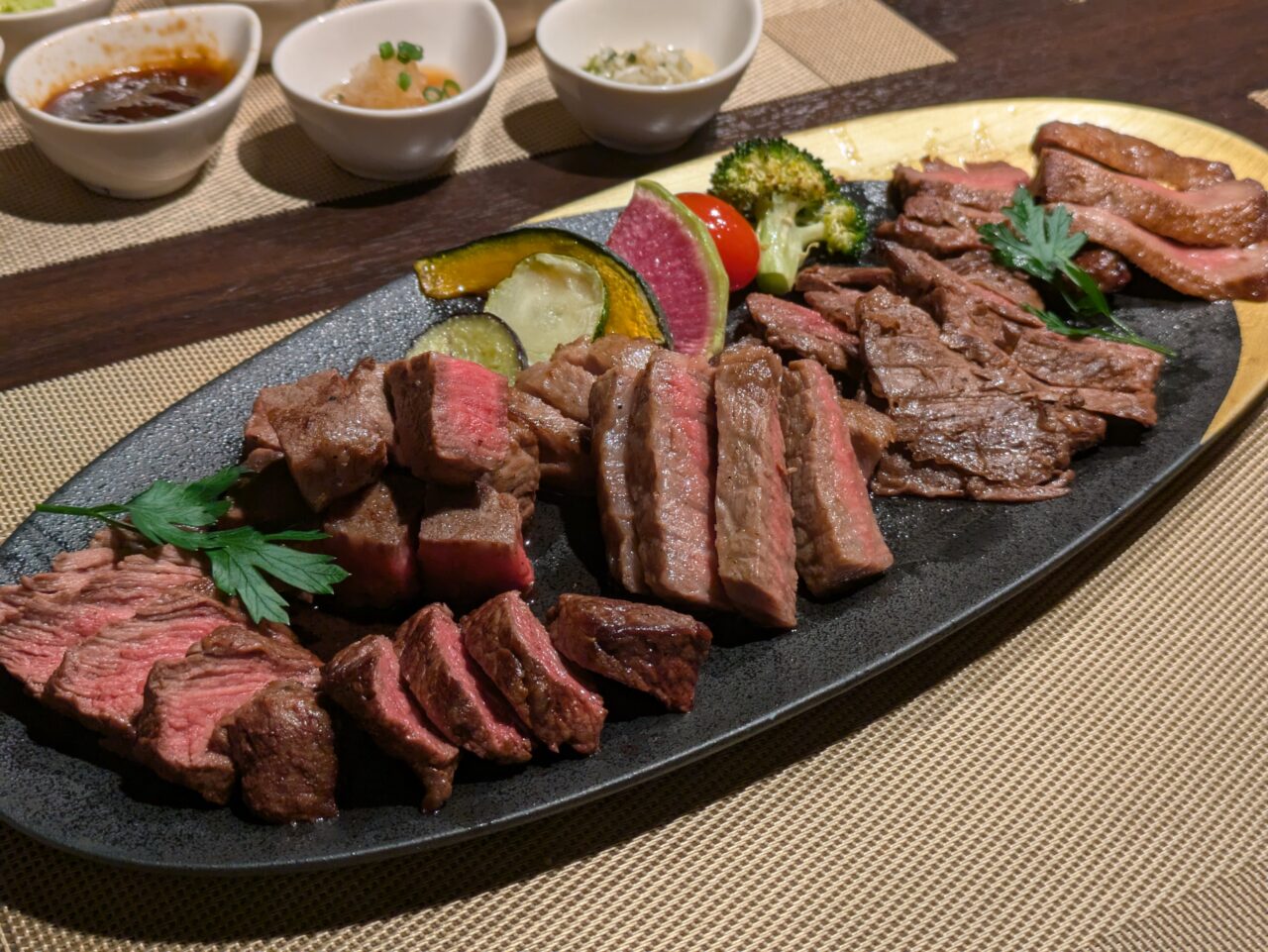 肉の弥生の特選牛5種盛り合わせ