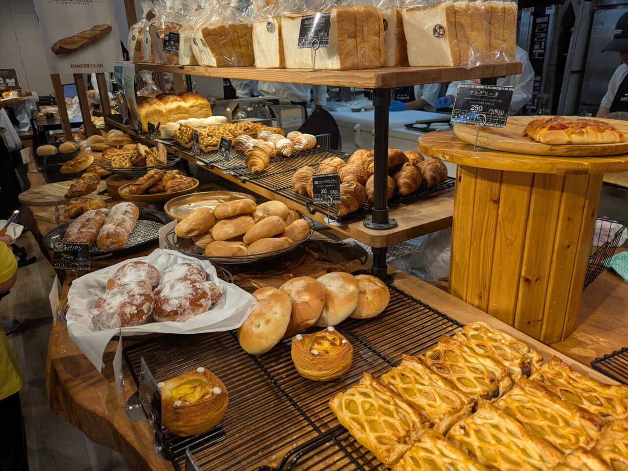 ベーカリーズラボの店内