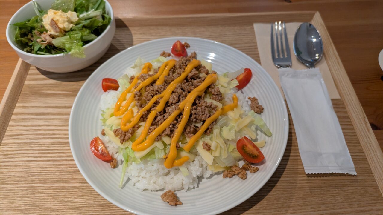 レインボーカフェのタコライス