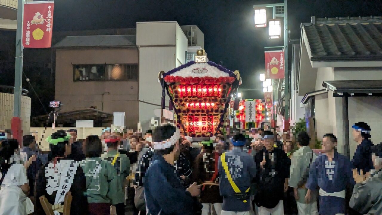 万灯行列の神輿