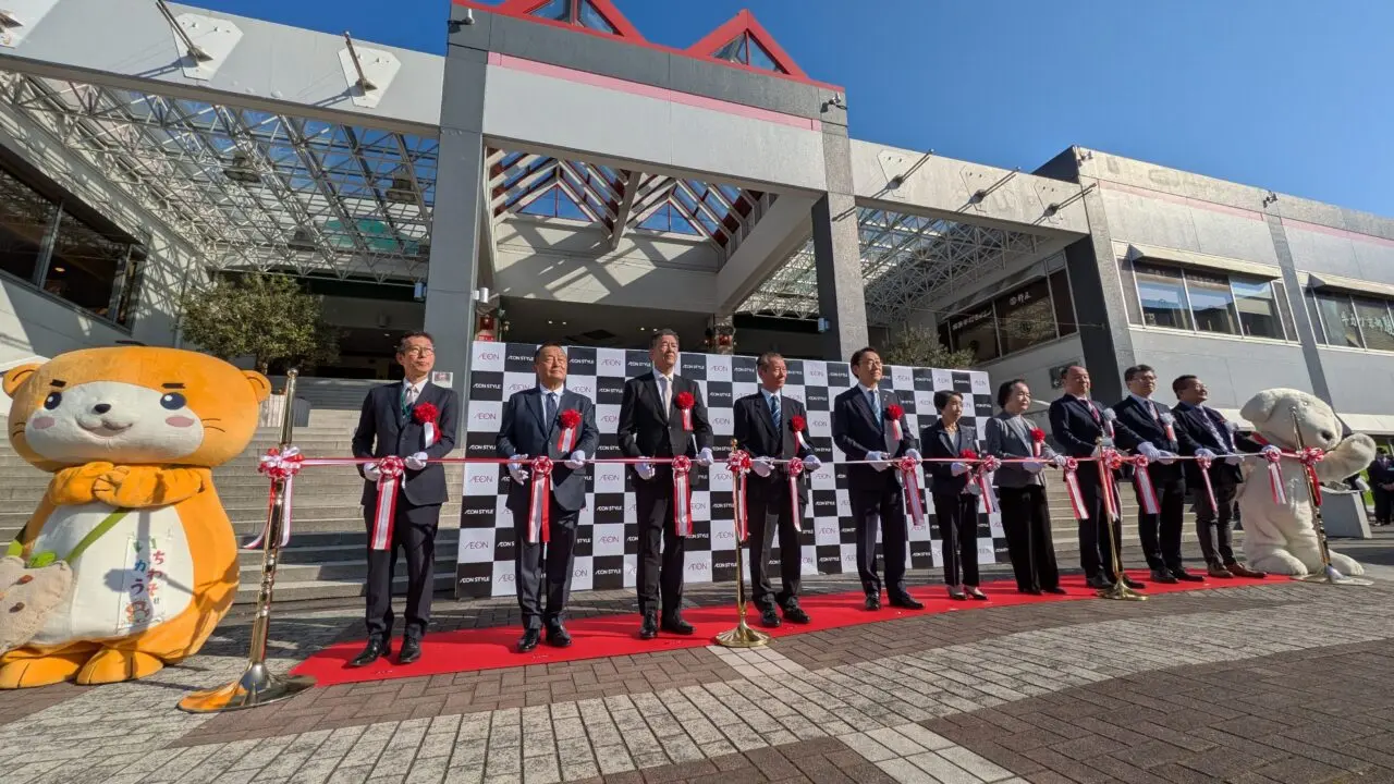 イオンスタイル市川コルトンプラザのテープカット