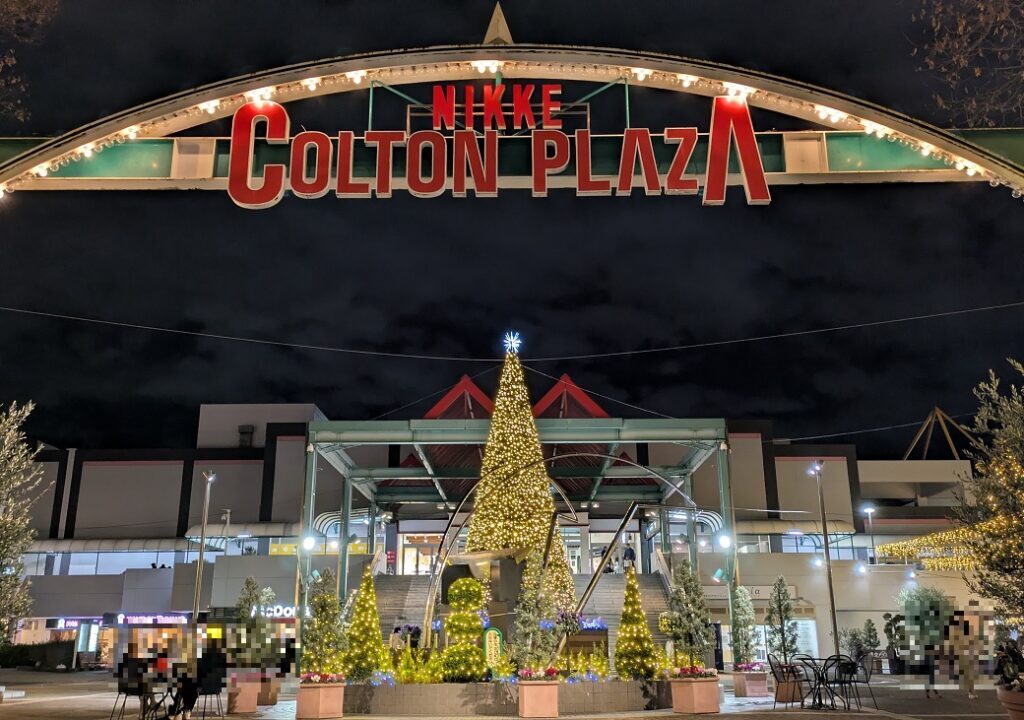 ニッケコルトンプラザの西側入口のイルミネーション