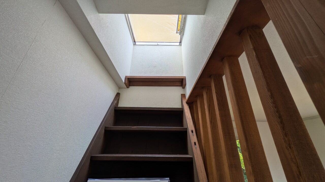 木内ギャラリーの塔屋の屋上への階段