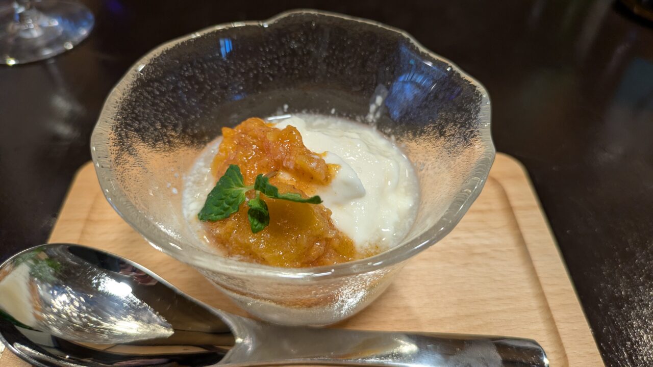 発酵ダイニング醸しの馬場本店酒造のこぼれ梅のパンナコッタ