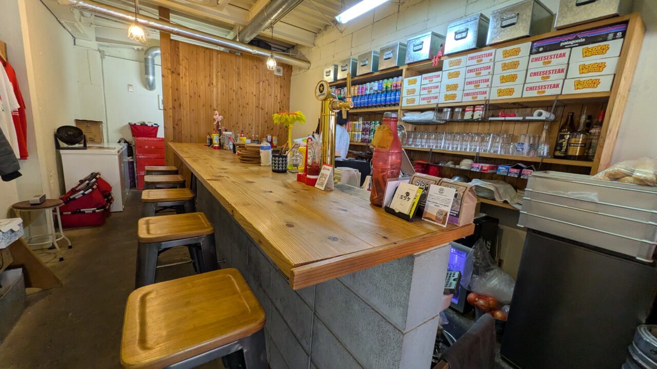 フーディカル ヒーローズの店内