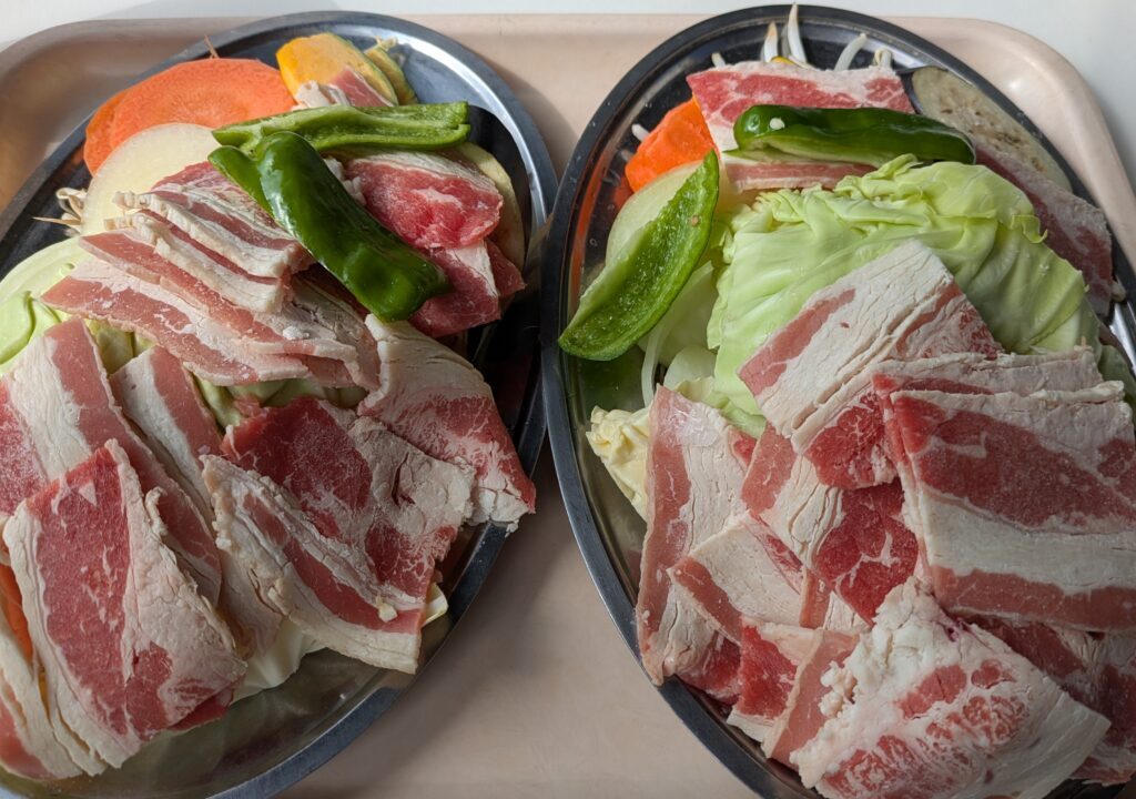 ふなばしアンデルセン公園のレストランメルヘンのバーベキューの牛肉と野菜セット