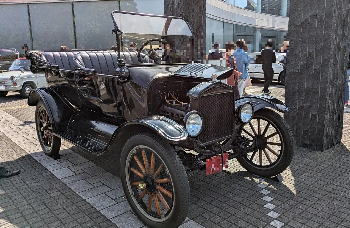 クラシックカー・スポーツカーin 科学館の展示2