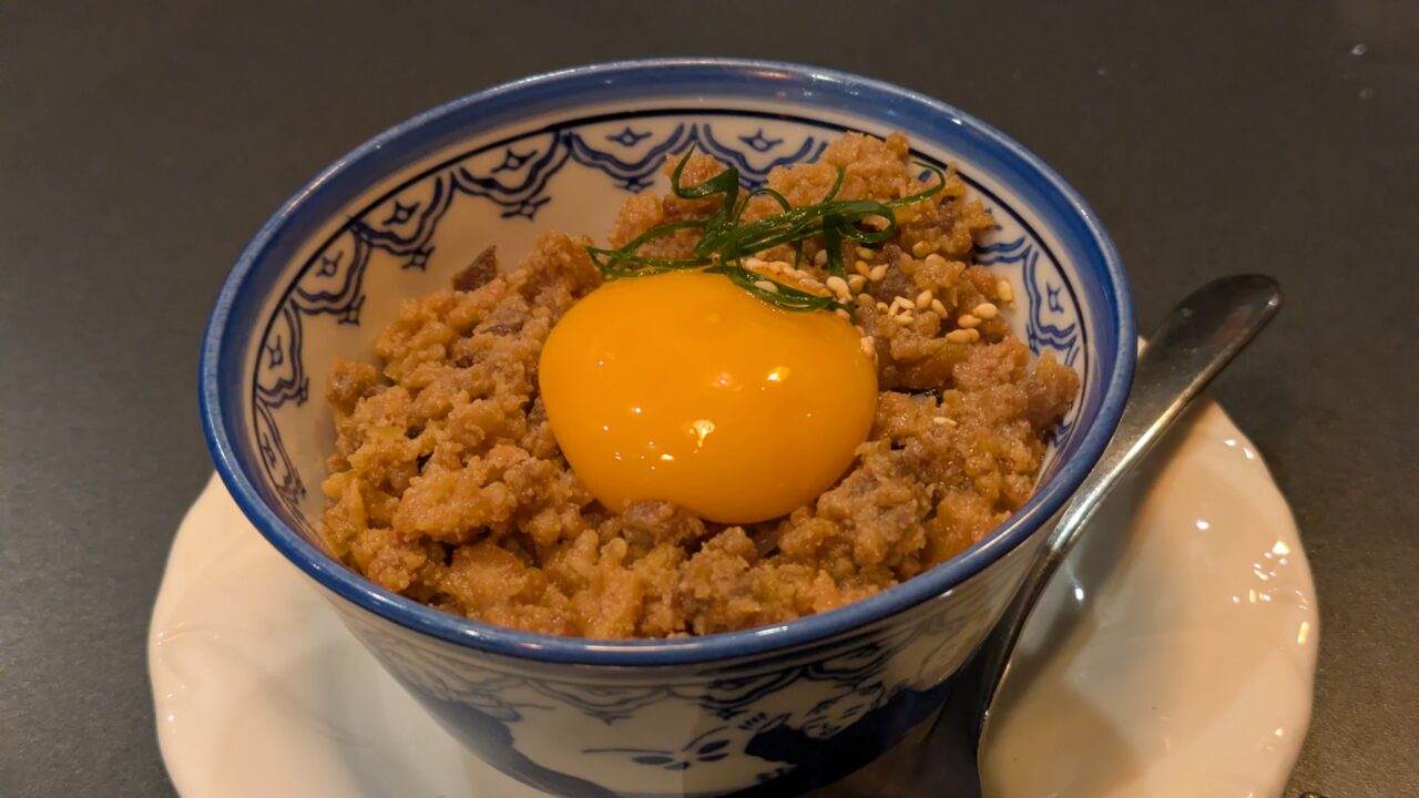 ワインと焼鳥ふじのそぼろ丼