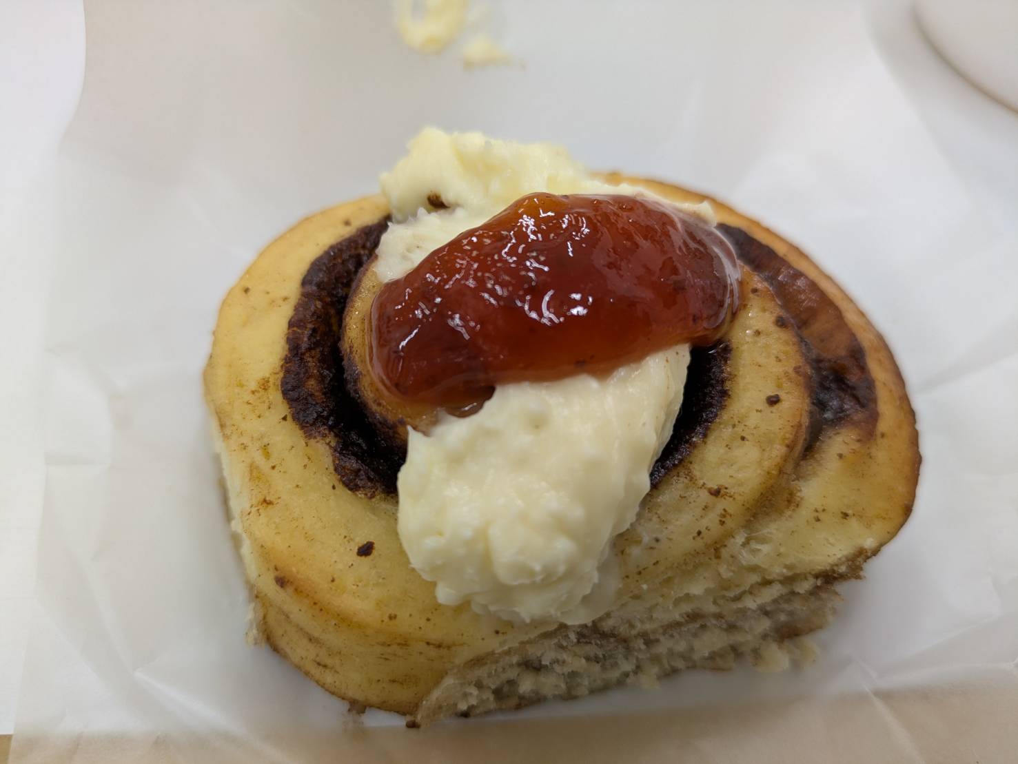 DeCUPCOFFEE市川店のクリームチーズ&ストロベリー