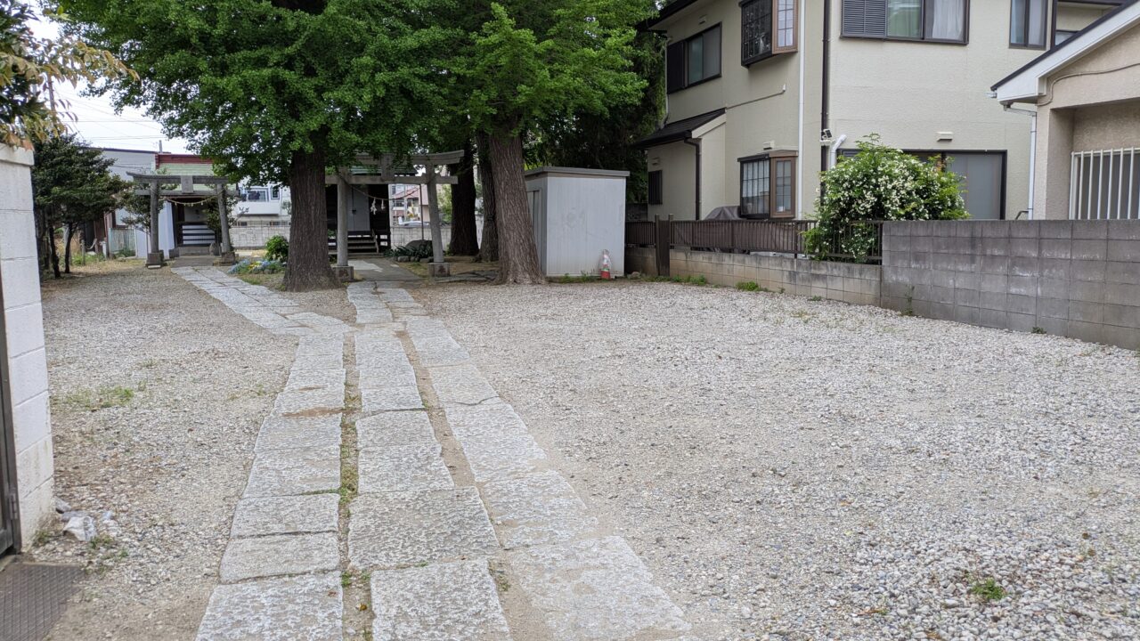 子之神社の境内