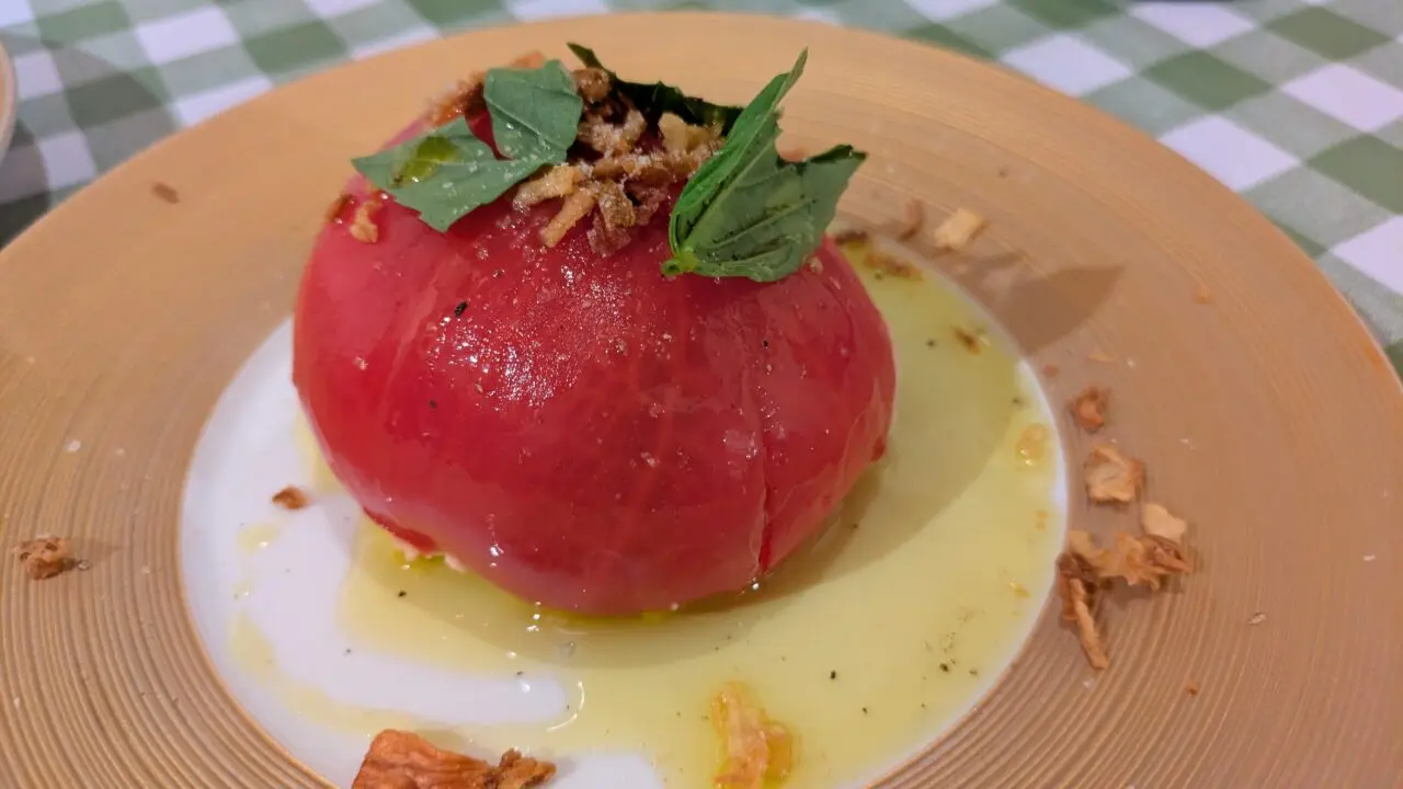 富田屋食堂のトマトポテトサラダ