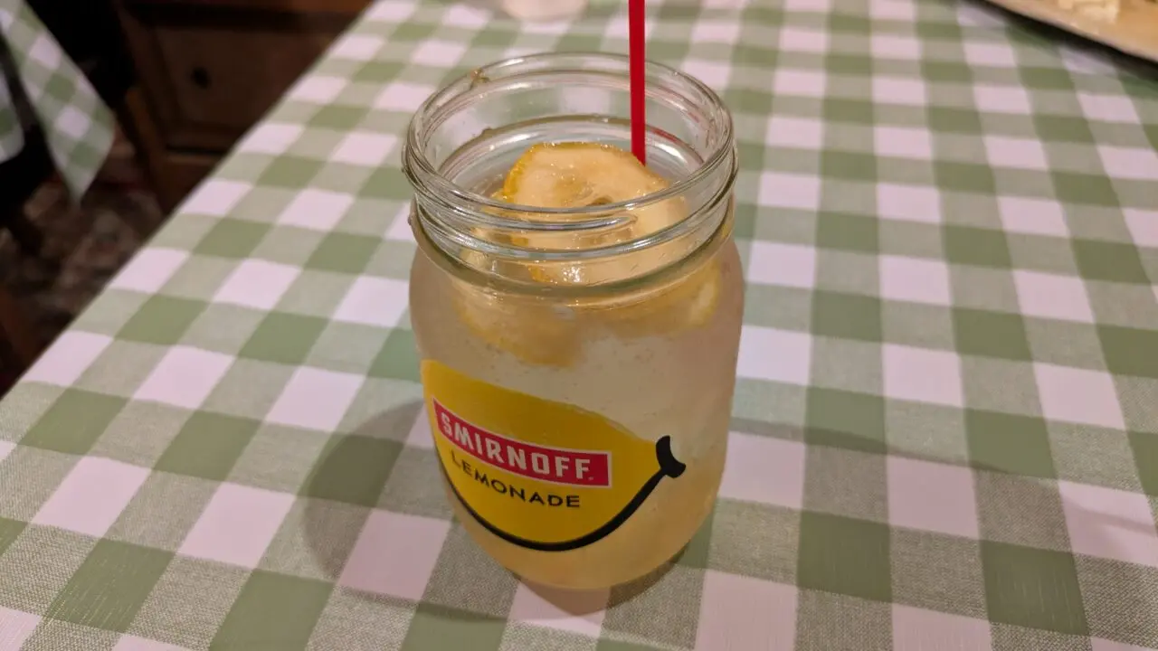 富田屋食堂のレモネードサワー