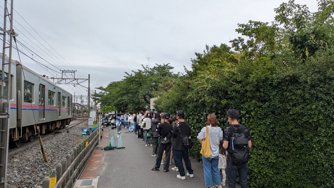 鬼越のパンマルシェの行列