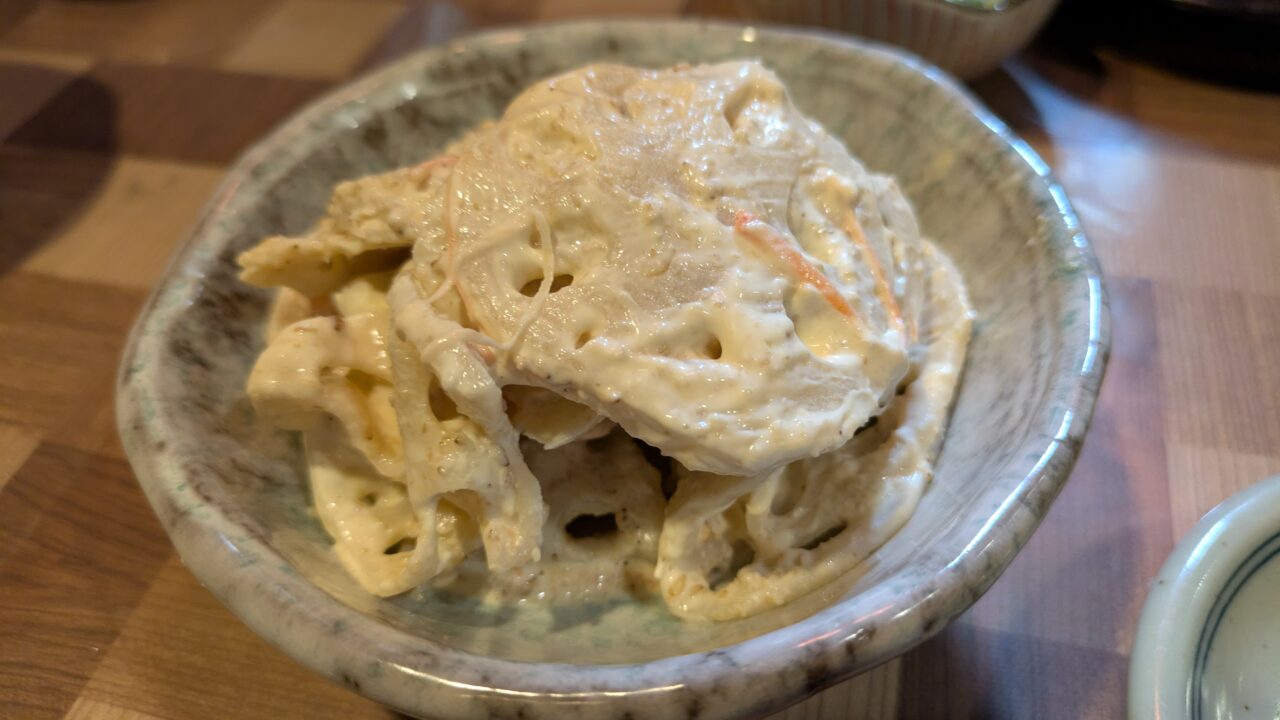 居酒屋ぼちぼちのレンコンのサラダ