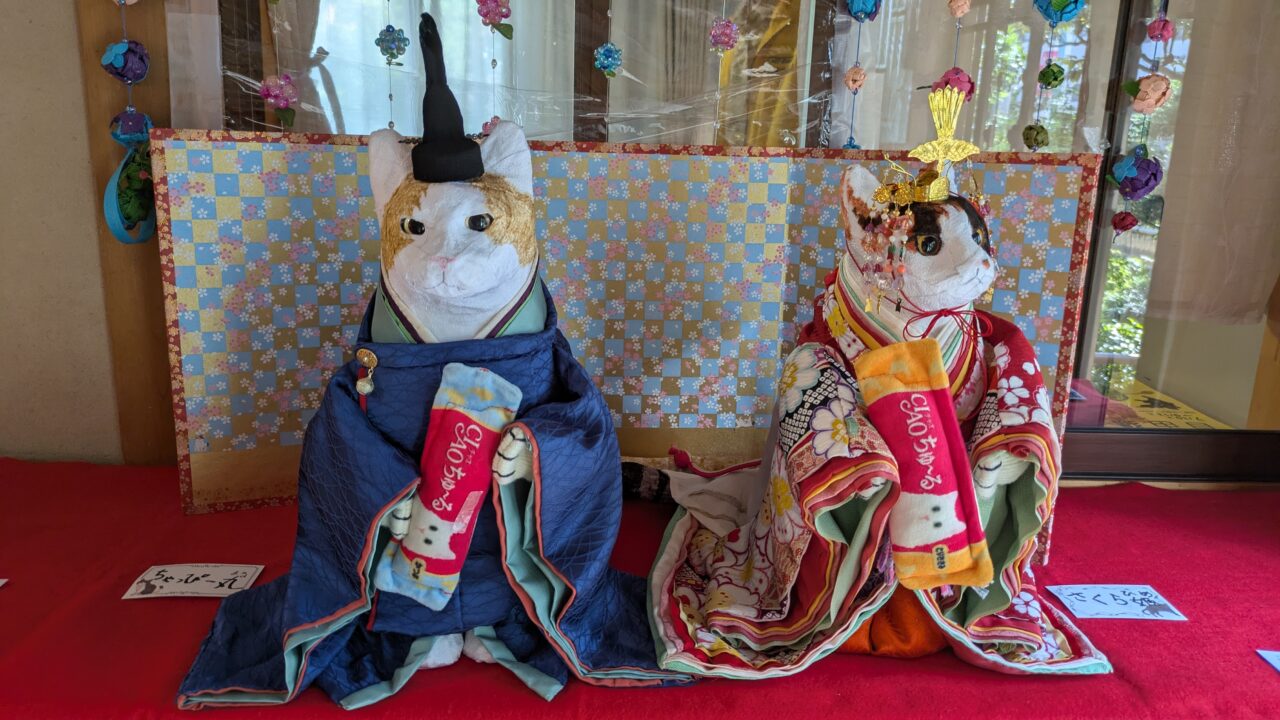 マークンネコガスキー自由猫放のひな人形の展示