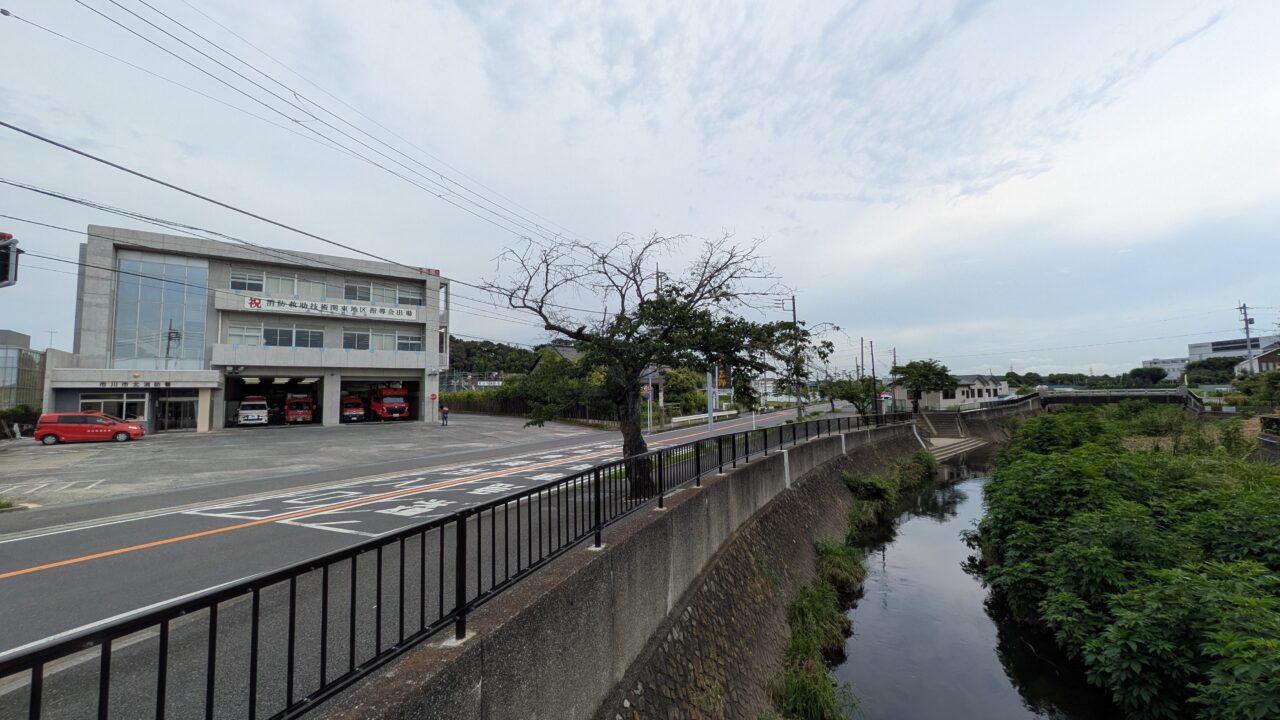 北消防署向かいの親水テラス