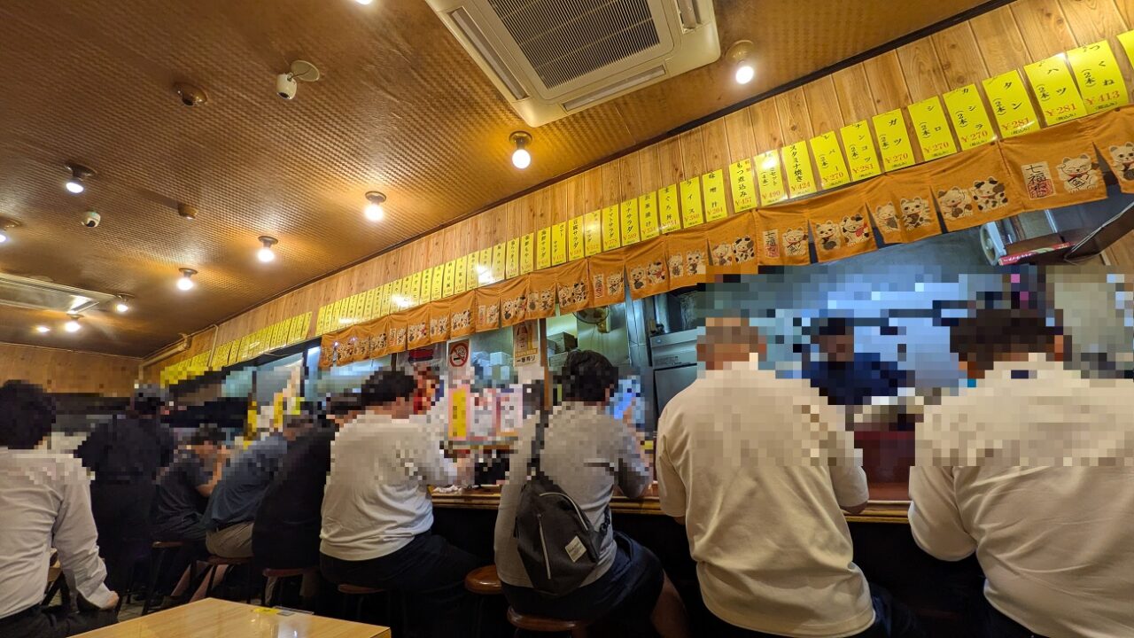まる福の店内